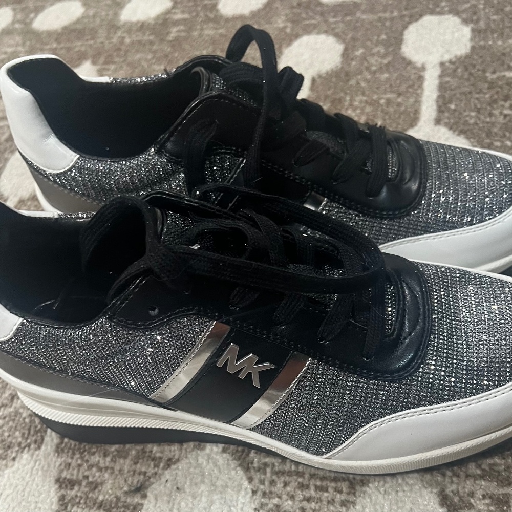 Michael Kors Mabel trainer Women Athletic Shoes 9.5M Black silver  white New wit